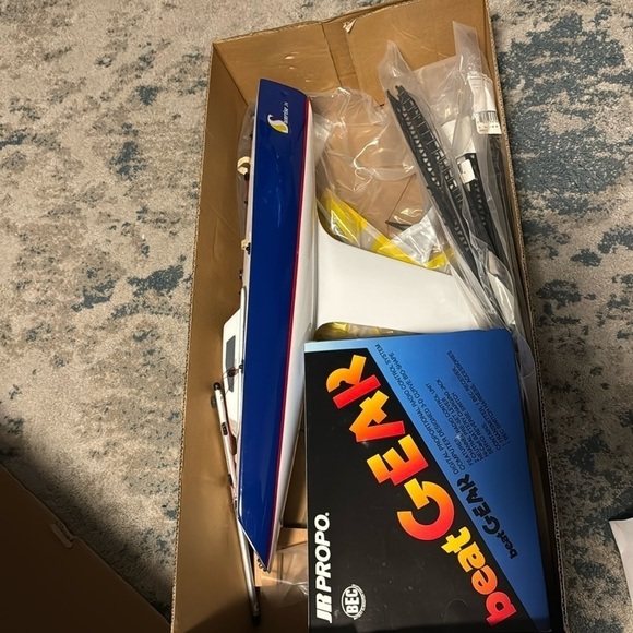 Sunrise 24 Semi-scale R/C Sailboat - Picture 3 of 8